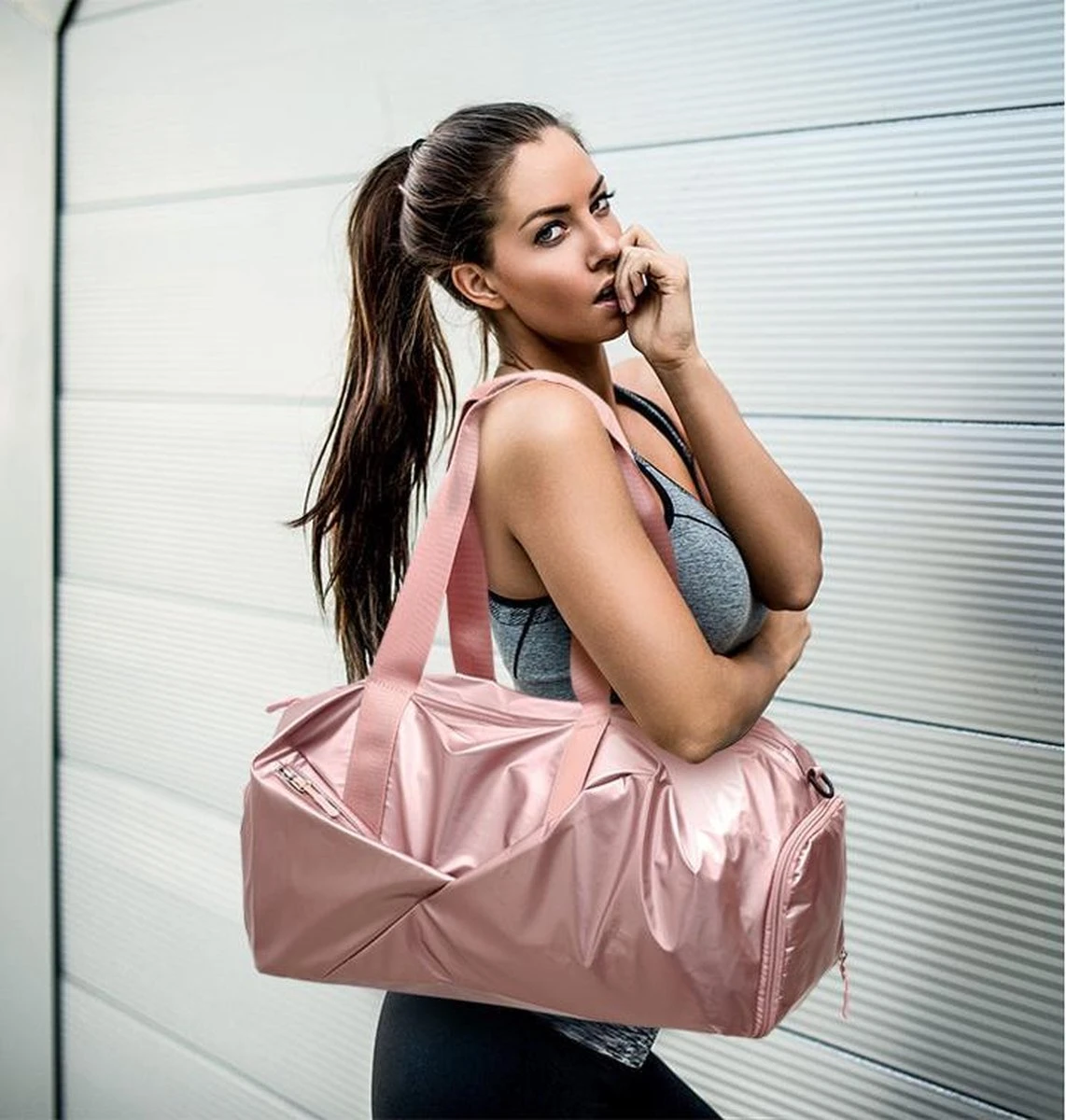 Pink Gloss Duffel Bag | Medium Dames Sport Tas | 30 Liter - Roze Merkloos Pink Gloss Duffel Bag | Medium Dames Sport Tas | 30 Liter - Roze -Fitnessapparatuur Serie Winkel 1142x1200 2