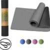 Eco Yoga Mat - Inclusief Draagriem - Fitness MatAnti Slip - Extra Dik (6 Mm) - 183 X 61 X 0,6 Cm - Zwart - Diverse Kleuren