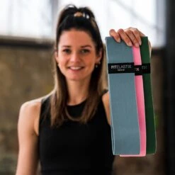 FITELASTIX® Premium Booty Band Set - Anti-Slip - Voor Elk Niveau - Ultra Comfort - Sport Elastiek Banden - Booty Bands - Weerstandsbanden Set - Resistance Band - Inclusief Opbergzakje - 3 Stuks - Licht/Medium/Zwaar - Roze/Blauw/Groen -Fitnessapparatuur Serie Winkel 1200x1200 1013