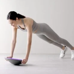 Navaris Anti-slip Balansbord Voor Evenwichtstraining - Balanstrainer - Wiebelbord - Voor Beginners En Professionals - Diameter 40cm - Lila -Fitnessapparatuur Serie Winkel 1200x1200 1149