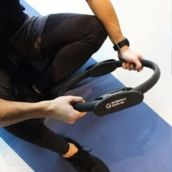 Workout Gear - Pilates Ring - Yoga Ring - Pilates Circle - Zwart -Fitnessapparatuur Serie Winkel 1200x1200 1949