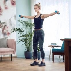 Basic-Fit® Dumbbells - Dumbells Set - 2 X 1 Kg - Rubber - Blauw 5 Basic-Fit® Dumbbells - Dumbells Set - 2 X 1 Kg - Rubber - Blauw -Fitnessapparatuur Serie Winkel 1200x1200 2394