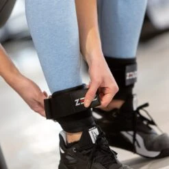 ZEUZ® Barbell Pad & 2 Stuks Enkelband Straps Fitness Set – Ankle Cuff Strap & Nekbeschermer – Zwart 12 ZEUZ® Barbell Pad & 2 Stuks Enkelband Straps Fitness Set – Ankle Cuff Strap & Nekbeschermer – Zwart -Fitnessapparatuur Serie Winkel 1200x1200 477