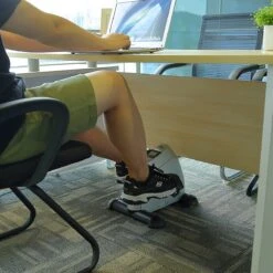 Uten - Stoelfiets - Bureaufiets - Arm En Benen Stoelfiets - Deskbike - Kantoor En Thuis Deskbike - Mini Hometrainer - Met LCD Display Inclusief Anti-Slipmat Bewegingstrainer (Zes Functies - Zilver) -Fitnessapparatuur Serie Winkel 1200x1200 544