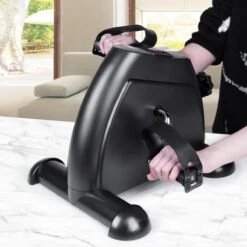 Uten - Mini Bureaufiets - Stoelfiets - Met Computer Deskbike - Bewegingstrainer Met Verstelbare Weerstand - Met LCD Display Inclusief Anti-Slipmat Mini Hometrainer - (6 Functies - Zwart) -Fitnessapparatuur Serie Winkel 1200x1200 669