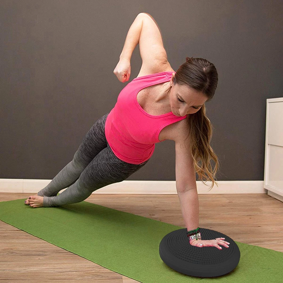 Wiebelkussen + Pomp - Balanskussen - Balansbord - Volwassenen En Kinderen - Met Pomp - 34CM - Black Wiebelkussen + Pomp - Balanskussen - Balansbord - Volwassenen En Kinderen - Met Pomp - 34CM - Black -Fitnessapparatuur Serie Winkel 1200x1200 940