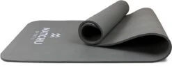 Matchu Sports - Fitnessmat - Yogamat - Sportmat - Fitness Mat - Met Draagkoord - 180 Cm X 60 Cm X 0,9 Cm - Grijs - NBR -Fitnessapparatuur Serie Winkel 1200x470