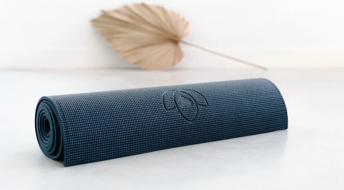 Yogamat sticky extra lang indigo - 200 cm - Lotus | 6 mm | fitnessmat | sportmat | pilates mat Yogamat Sticky Extra Lang Indigo - 200 Cm - Lotus | 6 Mm | Fitnessmat | Sportmat | Pilates Mat -Fitnessapparatuur Serie Winkel