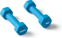 Basic-Fit® Dumbbells - Dumbells Set - 2 X 1 Kg - Rubber - Blauw 4 Basic-Fit® Dumbbells - Dumbells Set - 2 X 1 Kg - Rubber - Blauw -Fitnessapparatuur Serie Winkel 1200x732 2
