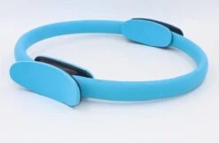 Fox Goods Pilates Ring - Yoga Ring - Sport Ring - Fitness Ring - Yoga Oefeningen - Blauw - 38CM - Gratis Resistance Band -Fitnessapparatuur Serie Winkel 1200x785 1