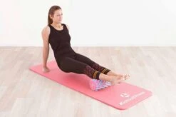 #DoYourFitness - Dikke Fitness Mat Perfect Voor Pilates, Aerobics, Yoga - »Yamuna« - Non-slip, Duurzaam, Huidvriendelijk, Slijtvast - 183 X 61 X 1,5 Cm - Pink 9 #DoYourFitness - Dikke Fitness Mat Perfect Voor Pilates, Aerobics, Yoga - »Yamuna« - Non-slip, Duurzaam, Huidvriendelijk, Slijtvast - 183 X 61 X 1,5 Cm - Pink -Fitnessapparatuur Serie Winkel 1200x799 37