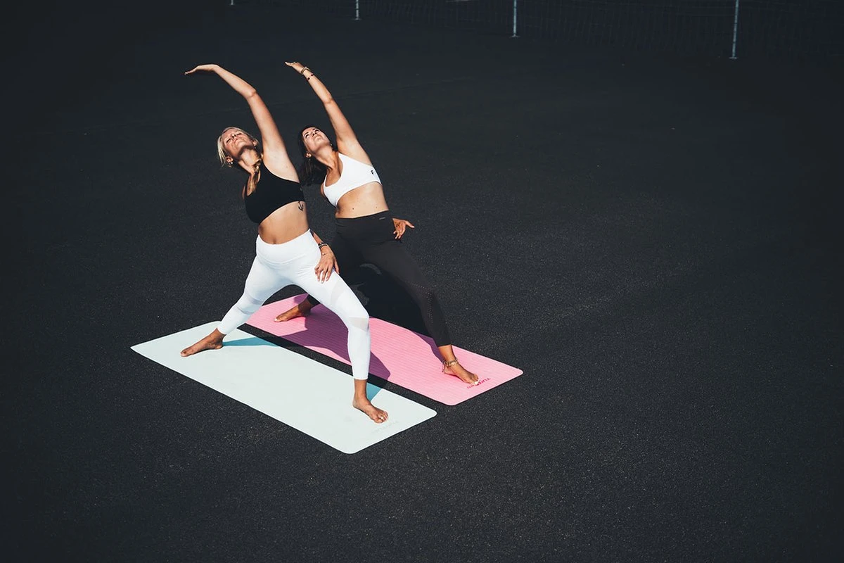 Tunturi TPE Yogamat - Fitnessmat 4mm dik - zwart koord - Blauw - Incl. gratis fitness app Tunturi TPE Yogamat - Fitnessmat 4mm Dik - Zwart Koord - Blauw - Incl. Gratis Fitness App -Fitnessapparatuur Serie Winkel 1200x800 147