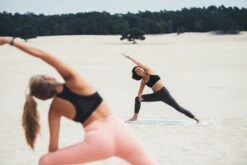 Tunturi TPE Yogamat - Fitnessmat 4mm Dik - Zwart Koord - Blauw - Incl. Gratis Fitness App 18 Tunturi TPE Yogamat - Fitnessmat 4mm Dik - Zwart Koord - Blauw - Incl. Gratis Fitness App -Fitnessapparatuur Serie Winkel 1200x800 149