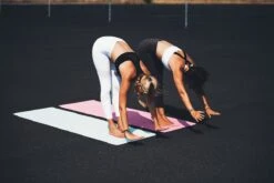 Tunturi TPE Yogamat - Fitnessmat 4mm Dik - Zwart Koord - Blauw - Incl. Gratis Fitness App 20 Tunturi TPE Yogamat - Fitnessmat 4mm Dik - Zwart Koord - Blauw - Incl. Gratis Fitness App -Fitnessapparatuur Serie Winkel 1200x800 150