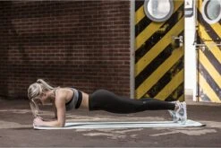 Tunturi TPE Yogamat - Fitnessmat 4mm Dik - Zwart Koord - Blauw - Incl. Gratis Fitness App 4 Tunturi TPE Yogamat - Fitnessmat 4mm Dik - Zwart Koord - Blauw - Incl. Gratis Fitness App -Fitnessapparatuur Serie Winkel 1200x802 4