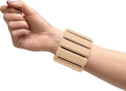 Bala Bangles Enkel- En Polsgewicht - 2 X 0,5 Kg - Zand/Beige 13 Bala Bangles Enkel- En Polsgewicht - 2 X 0,5 Kg - Zand/Beige -Fitnessapparatuur Serie Winkel 1200x873 1