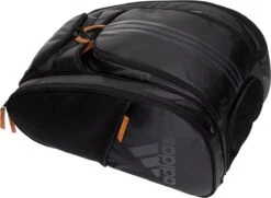 Adidas Multigame Racketbag Zwart -Fitnessapparatuur Serie Winkel 1200x877 3