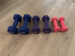 Dumbbell Set Bestaat Uit Een Set Van 1 Kg Een Set Van 2kg En Een Set Van 3kg - Totaal Set Van 6 Dumbbells Met Een Totaal Gewicht Van 12 Kg. 3 Dumbbell Set Bestaat Uit Een Set Van 1 Kg Een Set Van 2kg En Een Set Van 3kg - Totaal Set Van 6 Dumbbells Met Een Totaal Gewicht Van 12 Kg. -Fitnessapparatuur Serie Winkel 1200x899 8