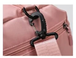 Merkloos Pink Duffel Bag Medium Dames Sporttas - 25 Liter - Roze - M -Fitnessapparatuur Serie Winkel 1200x929 2