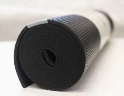 Love Generation ● Design Yoga Mat ● Fitness Mat ● Sacred Print ● Zwart -Fitnessapparatuur Serie Winkel 1200x938 6