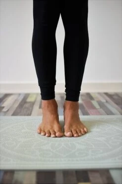 Love Generation ● Design Yoga Mat ● Fitness Mat ● MagicCarpet Print ● Mint -Fitnessapparatuur Serie Winkel 799x1200 8