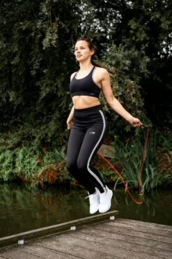 Avento Springtouw Basic - Slim Grip - Zwart -Fitnessapparatuur Serie Winkel 799x1200 9