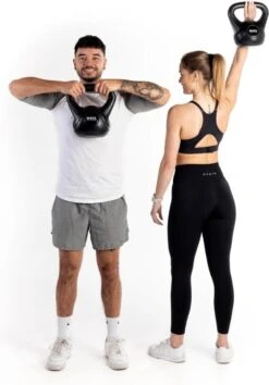 WAYS. Kettlebell - 8 KG - PVC - Zwart -Fitnessapparatuur Serie Winkel 837x1200 1