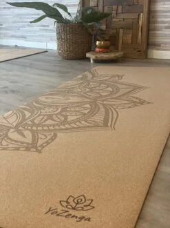 YoZenga Premium Yoga Mat Natuurlijk Kurk Mandala | Inclusief Gratis Draagriem -Fitnessapparatuur Serie Winkel 899x1200 1