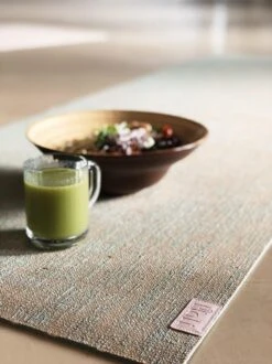 HOLI | Yogamat | Groen | Premium Organic | Jute | 5 MM | 183 Cm X 61 Cm | Non-slip | Anti-Bacterie | Extra Lang | Fitnessmat | Sportmat | Pilates Mat 11 HOLI | Yogamat | Groen | Premium Organic | Jute | 5 MM | 183 Cm X 61 Cm | Non-slip | Anti-Bacterie | Extra Lang | Fitnessmat | Sportmat | Pilates Mat -Fitnessapparatuur Serie Winkel 899x1200 5