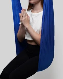 Therapeutische Hangmat YOGA ICON | Aerial Yoga | 280*150cm | Blauw | Inclusief Handige Draagtas En 1 Plafondhaak | Workout | Training En Ontspanning | 6 Therapeutische Hangmat YOGA ICON | Aerial Yoga | 280*150cm | Blauw | Inclusief Handige Draagtas En 1 Plafondhaak | Workout | Training En Ontspanning | -Fitnessapparatuur Serie Winkel 956x1200 5