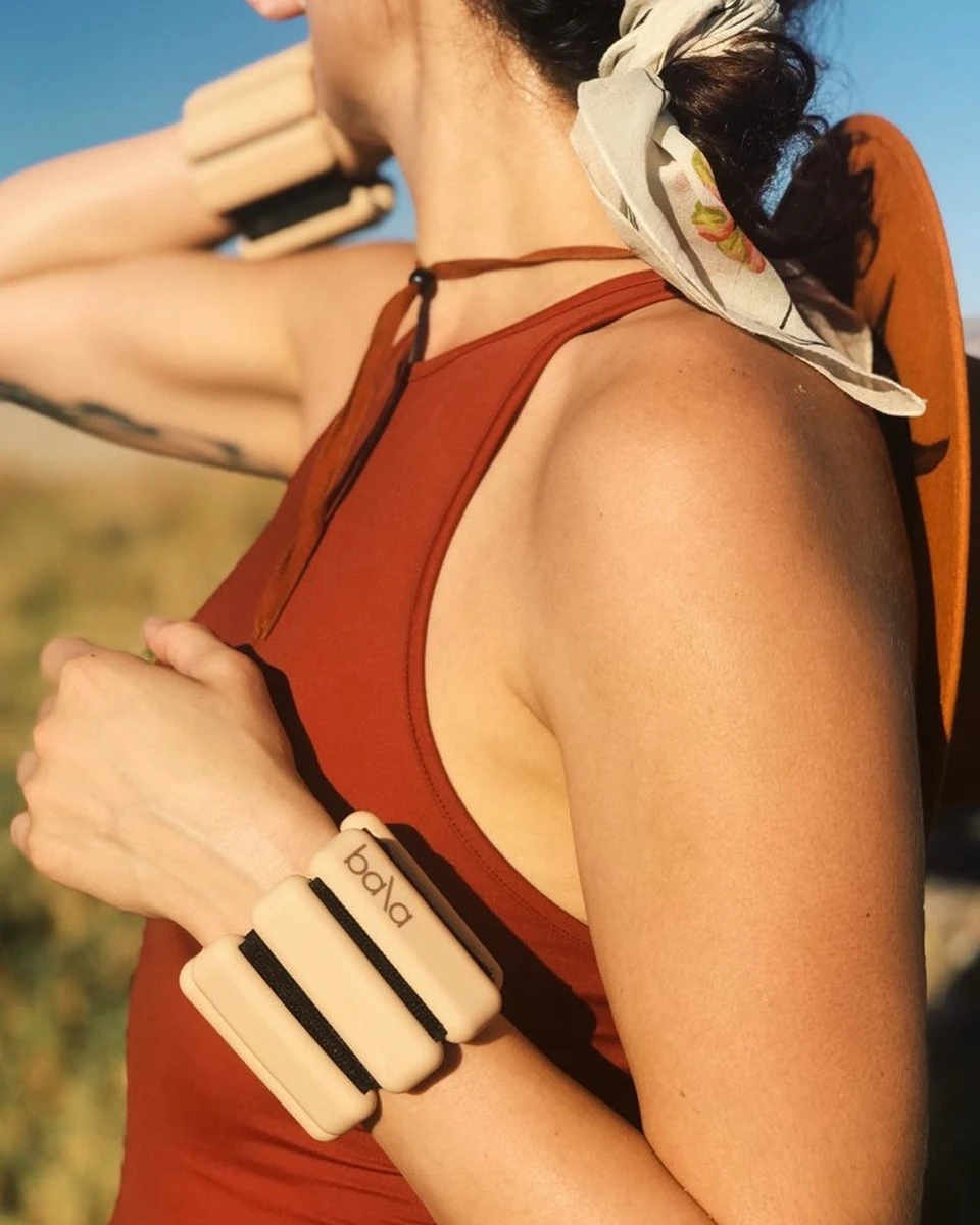 Bala Bangles Enkel- en Polsgewicht - 2 x 0,5 kg - Zand/Beige Bala Bangles Enkel- En Polsgewicht - 2 X 0,5 Kg - Zand/Beige -Fitnessapparatuur Serie Winkel 960x1200 9